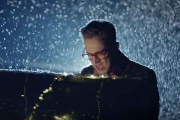 watch-it-s-beginning-to-feel-a-lot-like-christmas-aurus-tom-fletcher-releases-stunning-video-ahead-of-new-stage-show