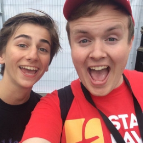 Sebastian Croft who performed in Bumblescratch backstage with Perry at West End Live 2016