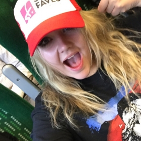 A StageFaves fan just got her cap signed by Perry
