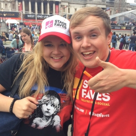 StageFave fan has a selfie taken with Perry at West End Live 2016