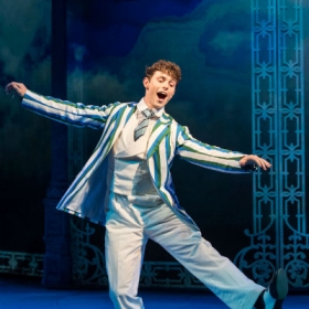 Charlie Stemp in Half a Sixpence. © Manuel Harlan