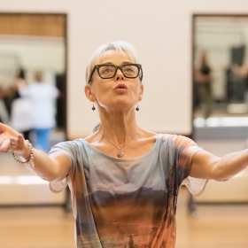 Tracie Bennett in rehearsal for Follies. © Johan Persson