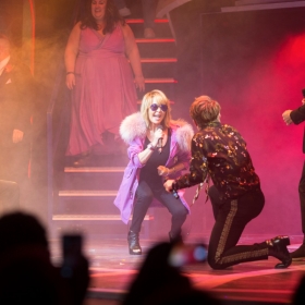 Lulu & Take That onstage on Press night. © Phil Treagus