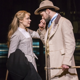 Gina Beck and Chris Peluso in Show Boat. © Johan Persson